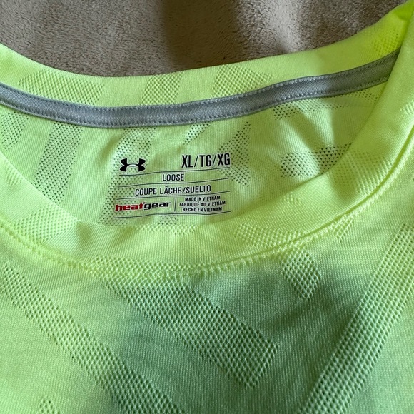 Under Armour yellow/green Tshirt - Picture 2 of 2